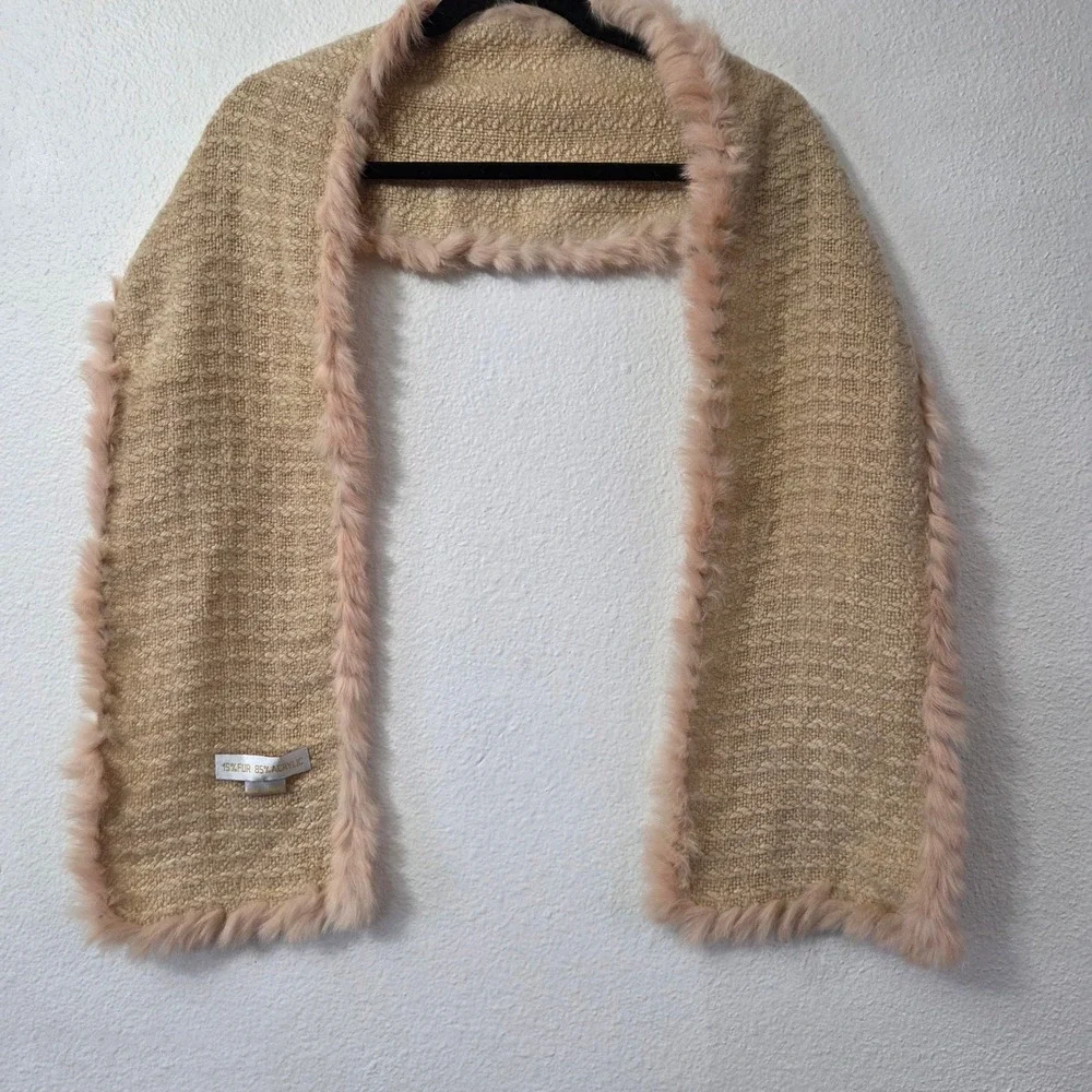 Beige Fur trim scarf monochromatic quiet‎ luxury Scarf